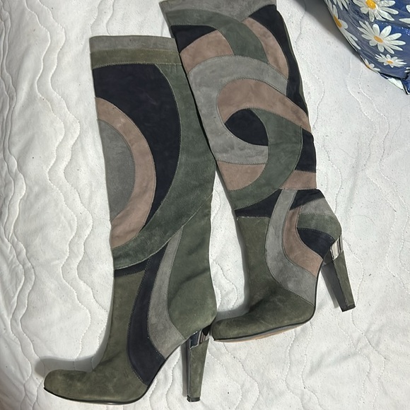 Suede boots - Picture 2 of 5